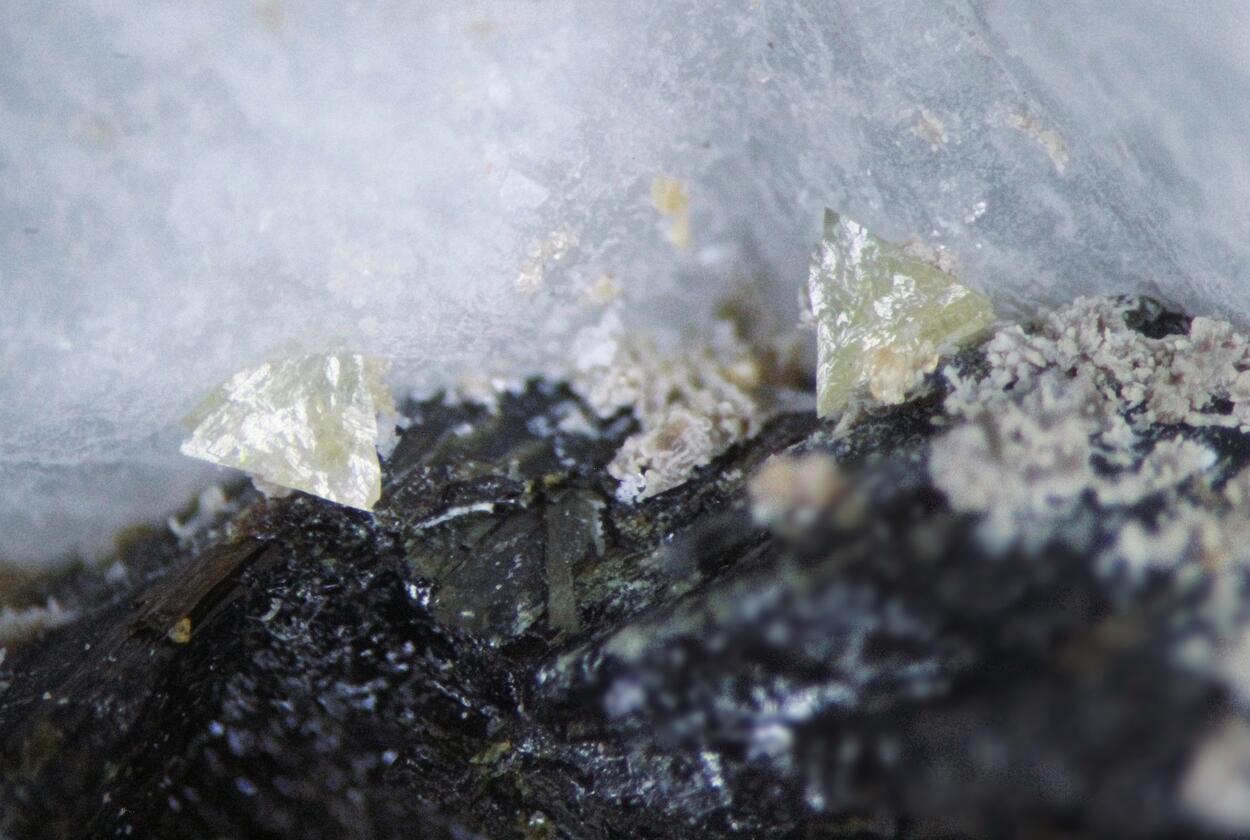 Genthelvite