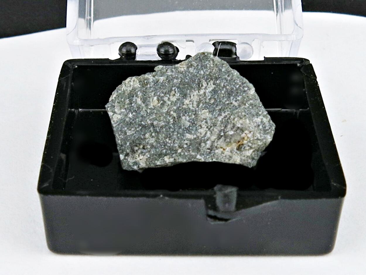 Arisite-(Ce) & Labuntsovite-Mn