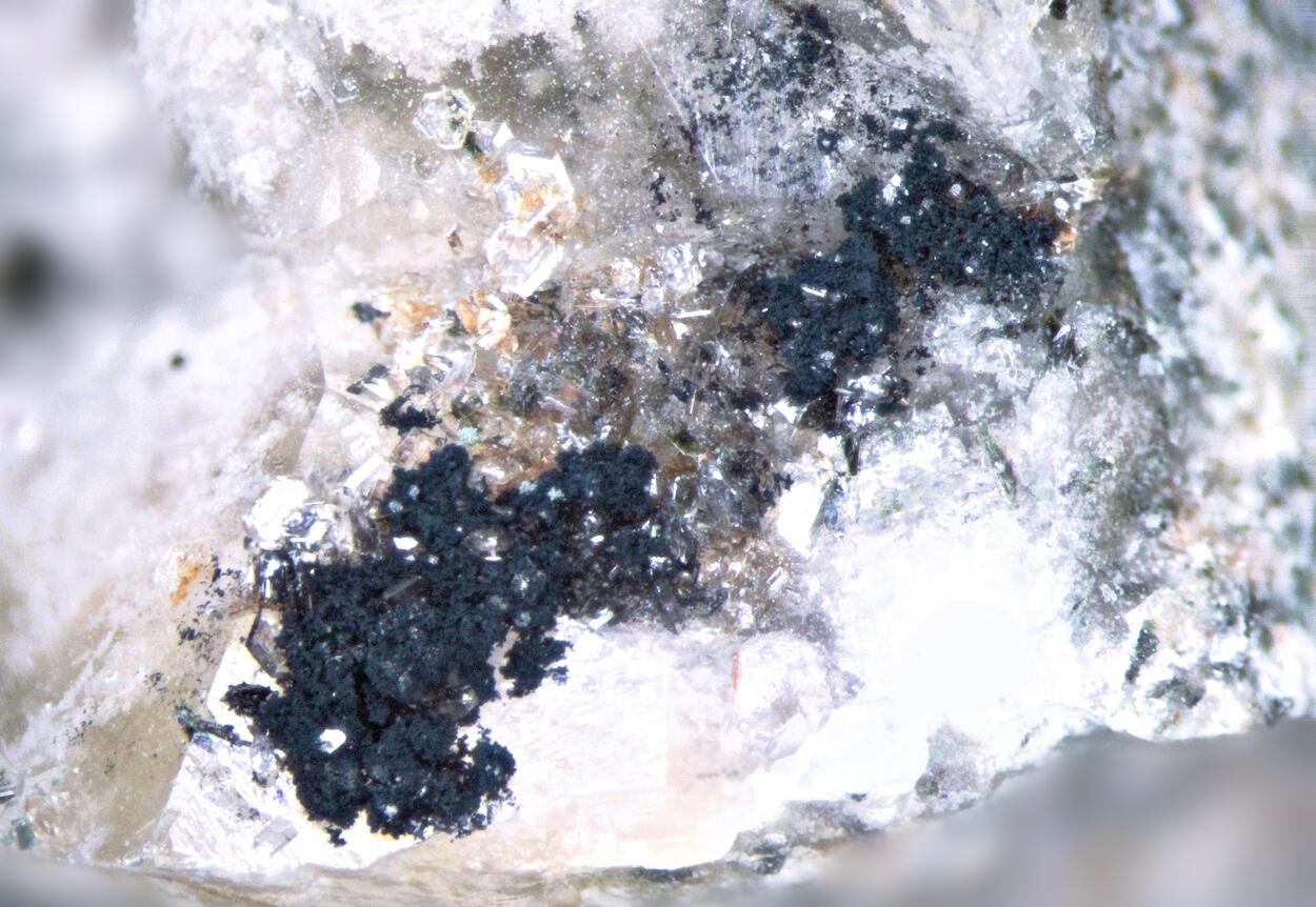 Unnamed (Na-Mg-Mn Oxide) & Catapleiite