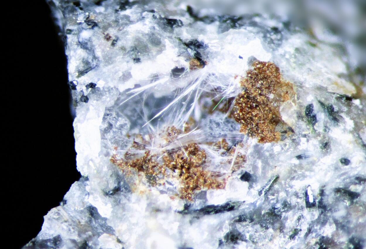 Vinogradovite Unnamed (Fe-analogue of Zakharovite)