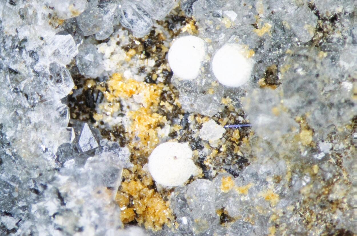 Labuntsovite & Fluorite