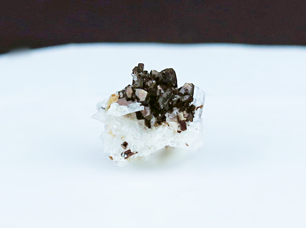 Calcioburbankite Albite & Kupletskite