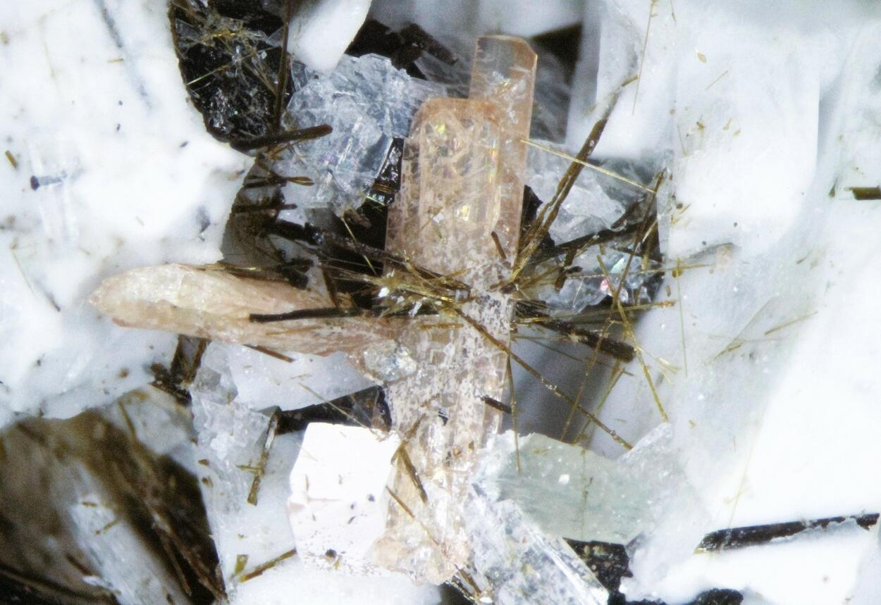 Nenadkevichite Ancylite-(Ce) & Aegirine