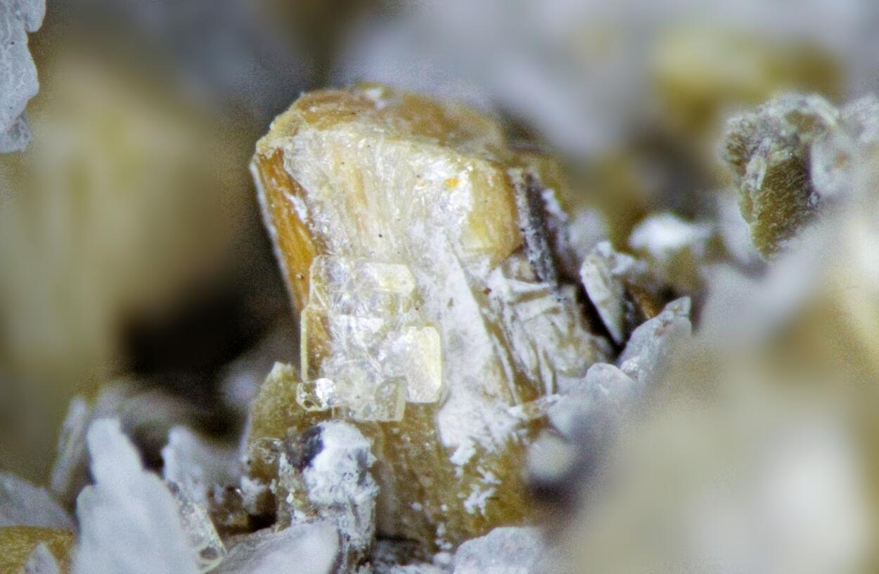 Petersenite-(Ce) Psm & Sabinaite