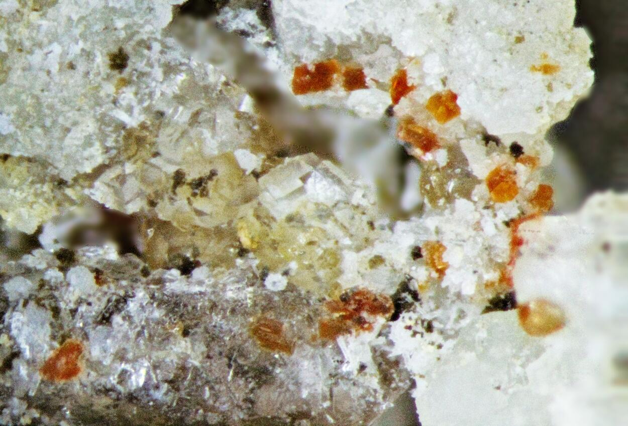 Labuntsovite Hilairite & Gaidonnayite