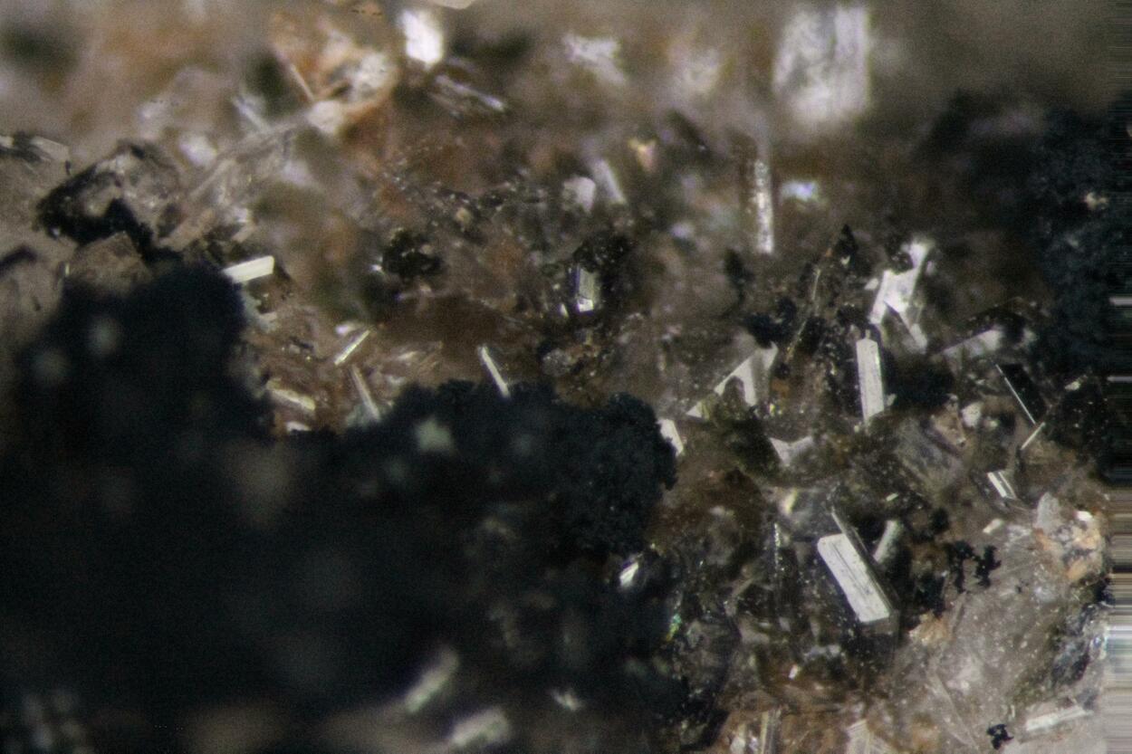 Unnamed (Na-Mg-Mn Oxide) & Catapleiite