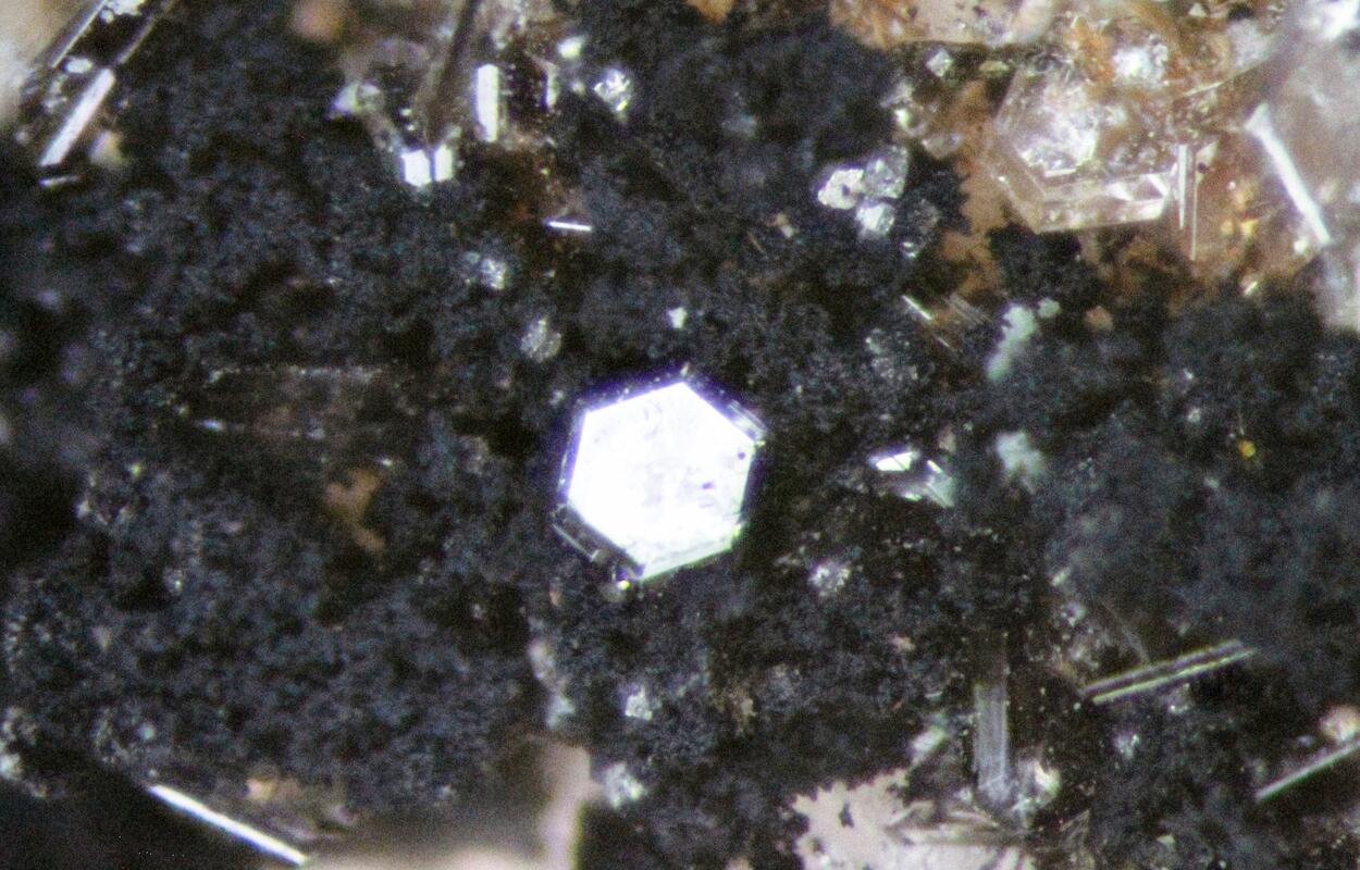 Unnamed (Na-Mg-Mn Oxide) & Catapleiite