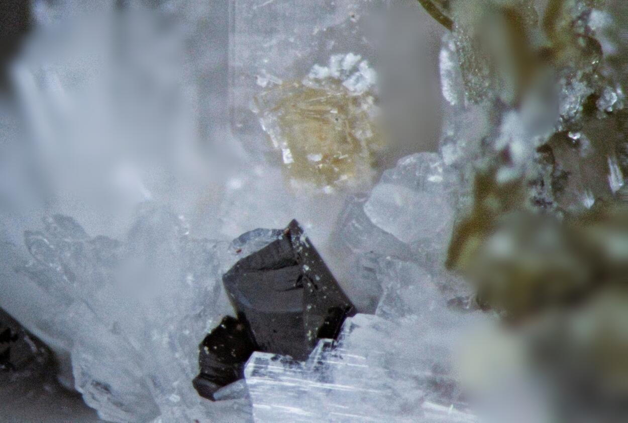 Alicewilsonite-(YCe) Behoite Synchysite-(Ce) Albite Nenadkevichite & Rutile