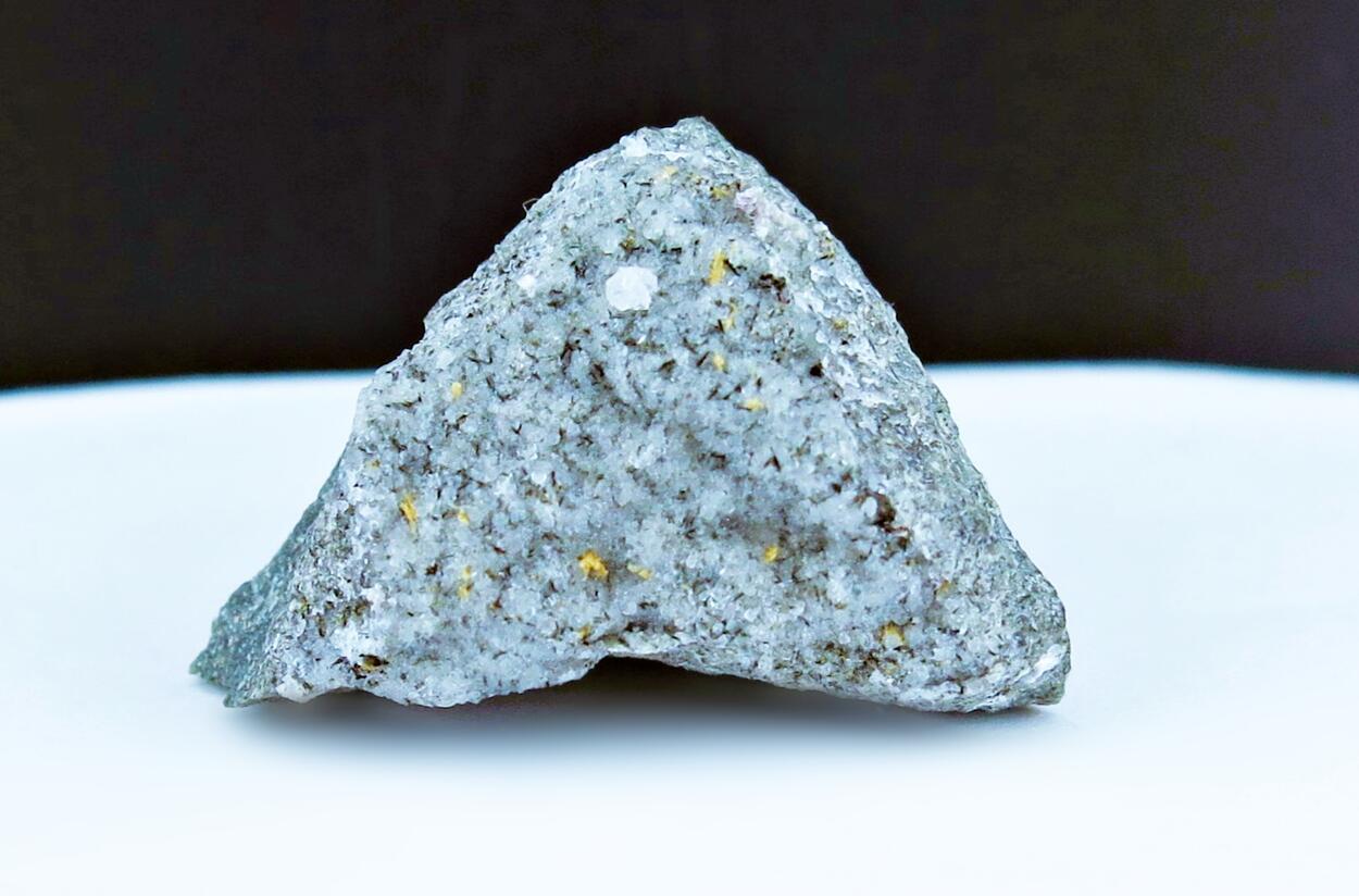 Fluorapatite & Labuntsovite