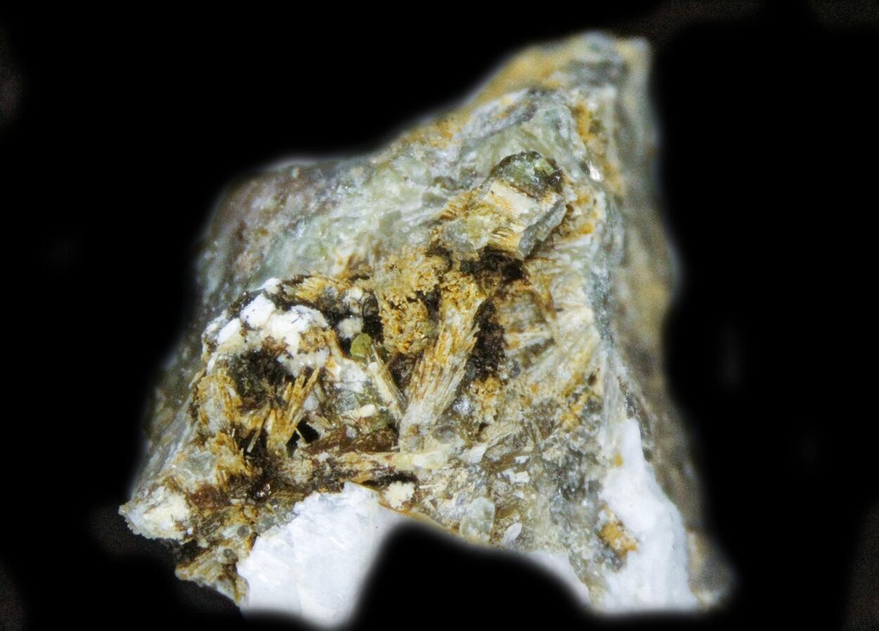 Thomasclarkite-(Y) & Adamsite-(Y)