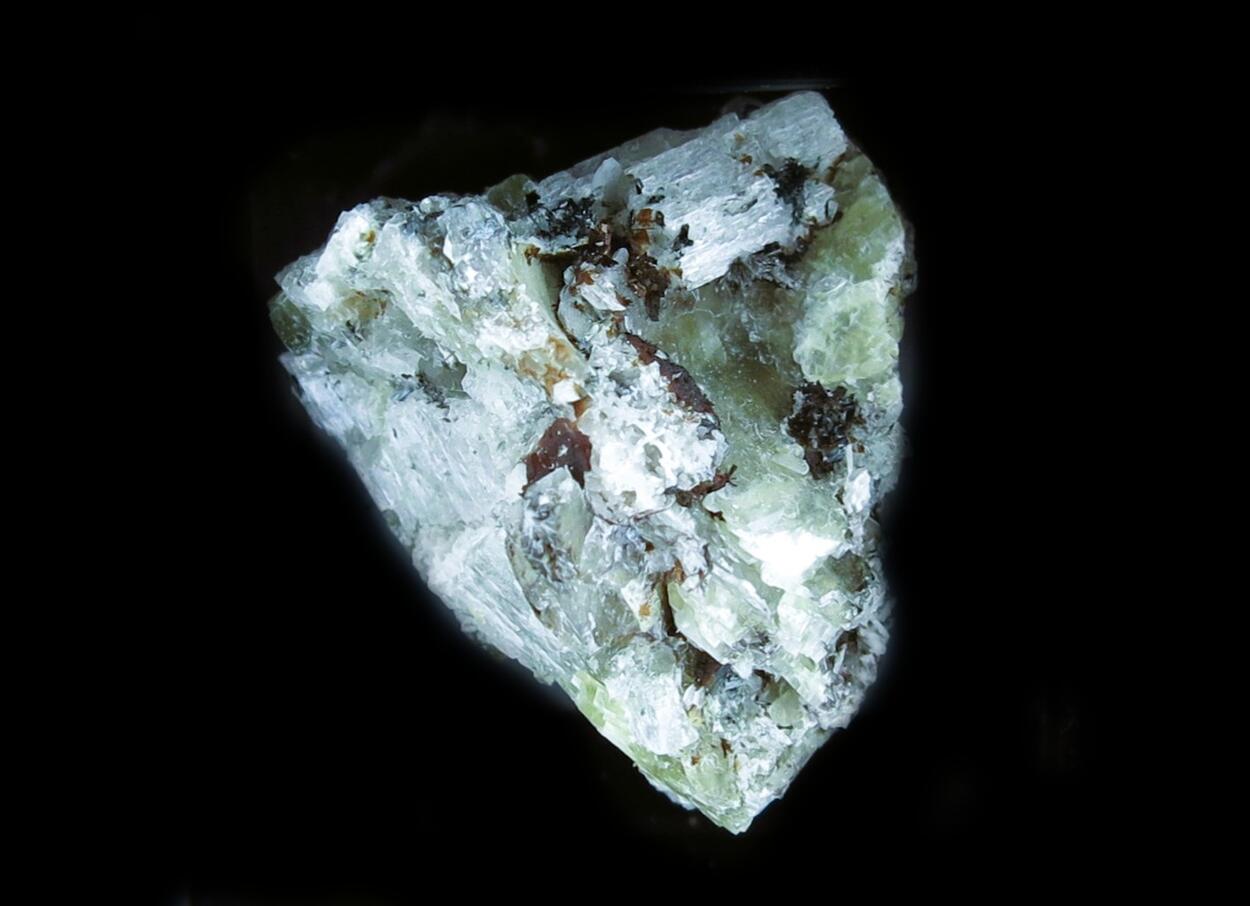 Monteregianite-(Y) & Haineaultite