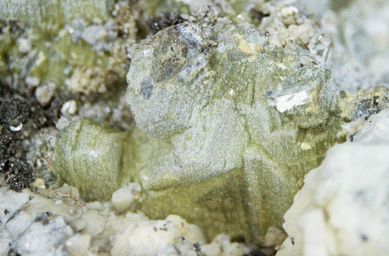 Alicewilsonite-(YCe)