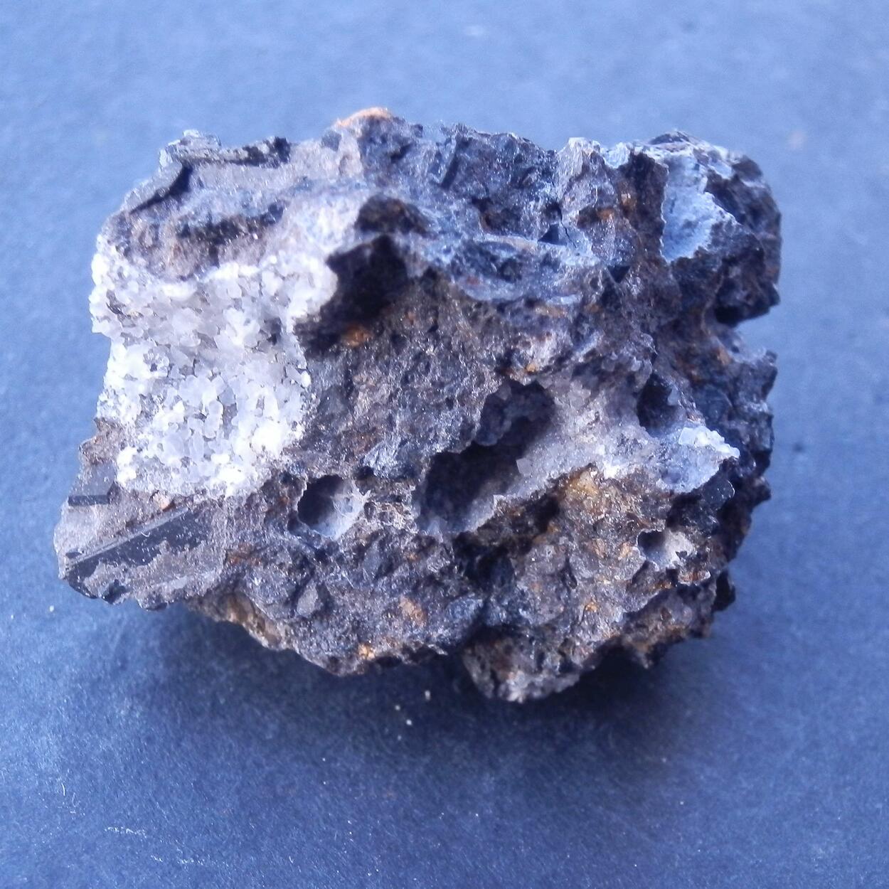 Faujasite-Na Hyalite & Phillipsite