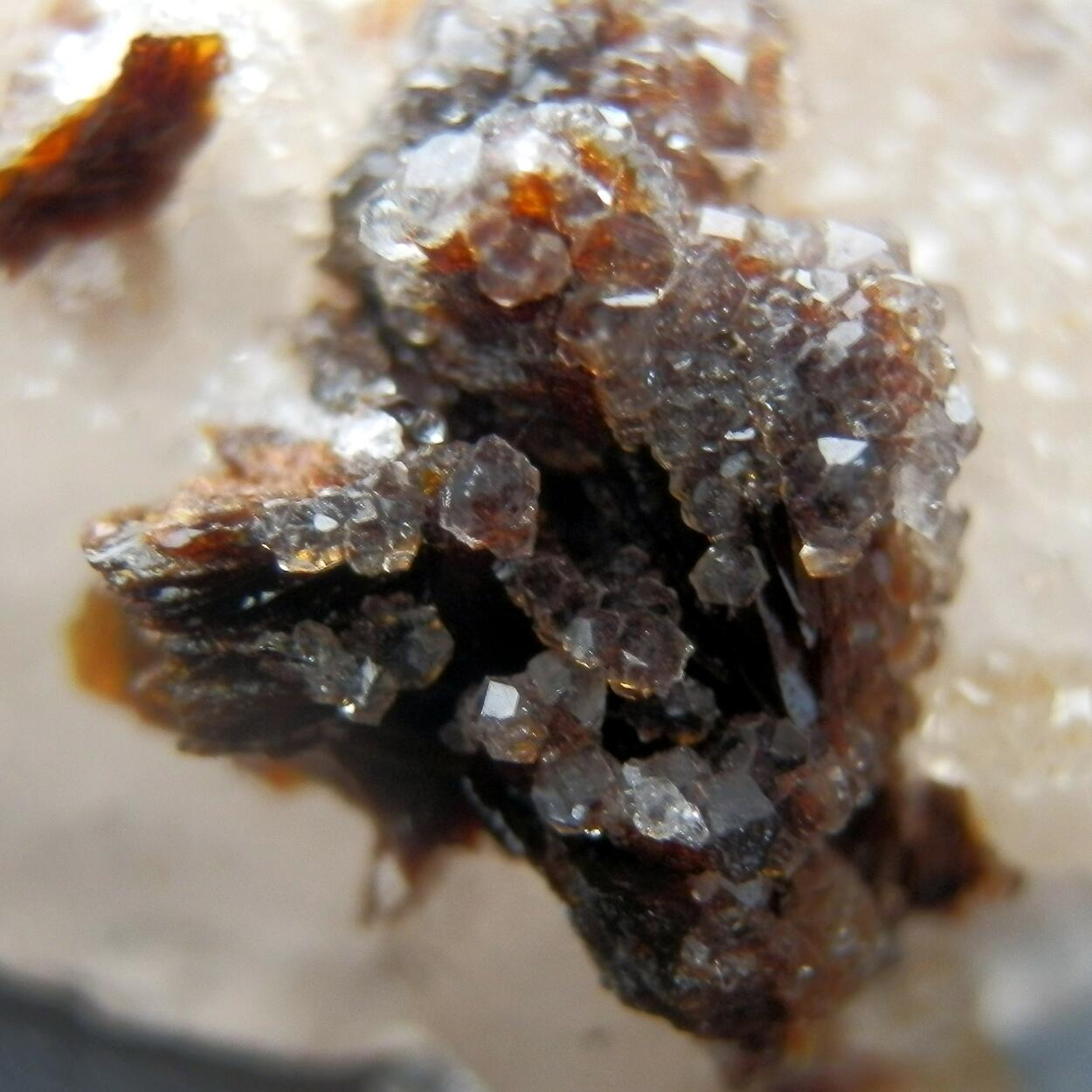 Hubeite & Fluorapophyllite-(K)