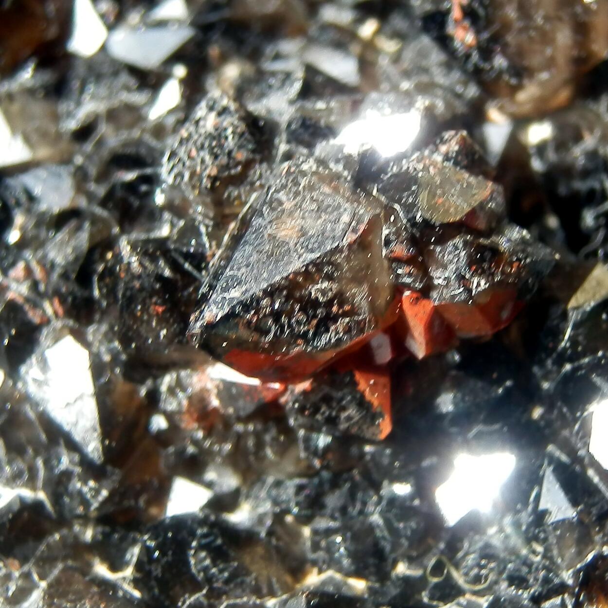 Quartz Var Eisenkiesel & Fluorite