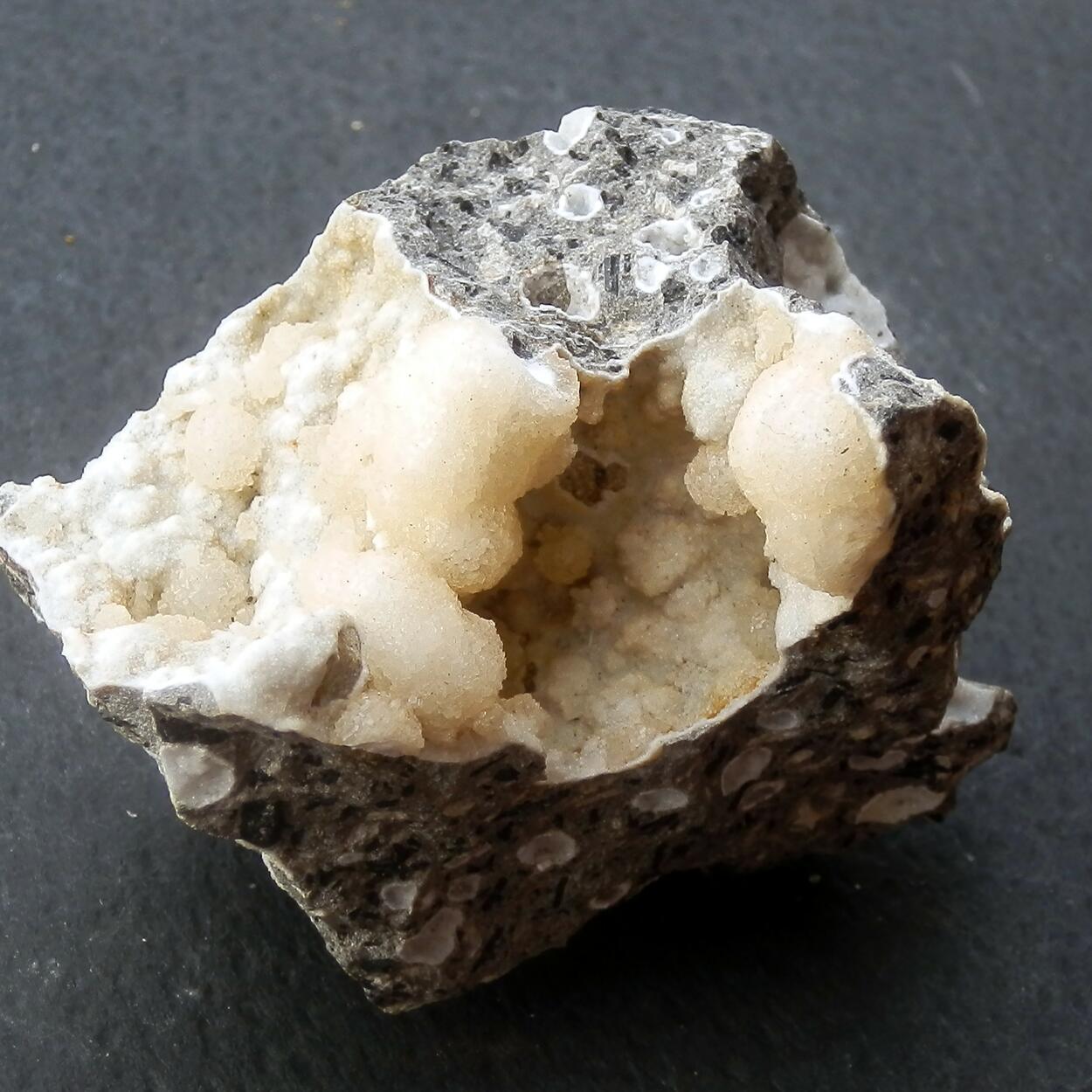 Thomsonite-Ca