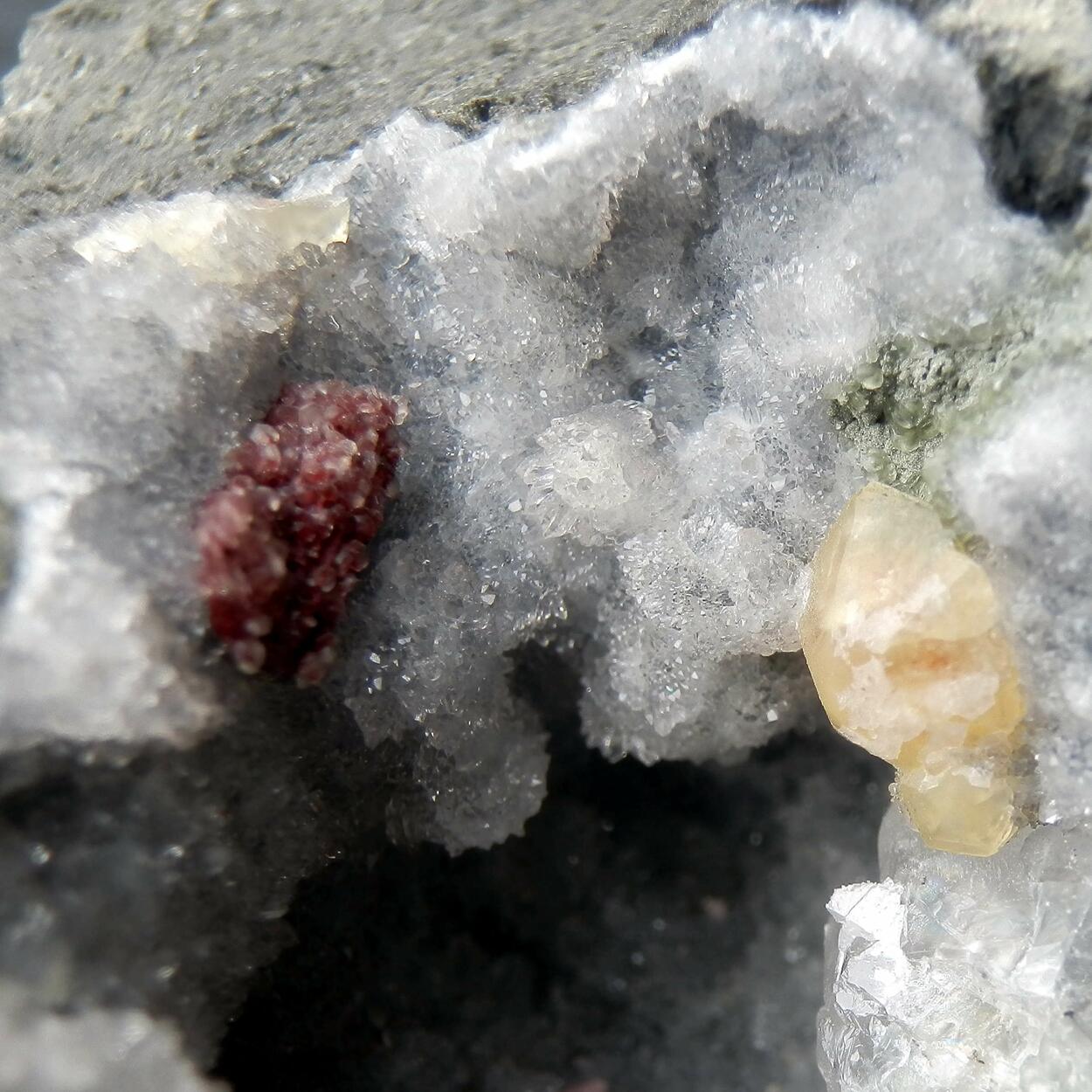 Epistilbite & Chabazite Var Phacolite