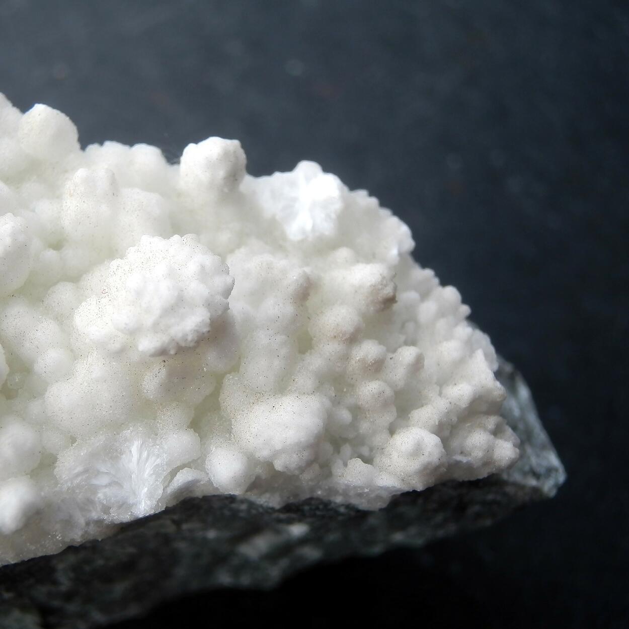 Hydromagnesite