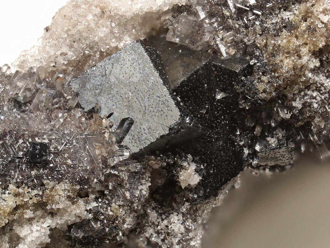 Hematite Psm Garnet With Bixbyite