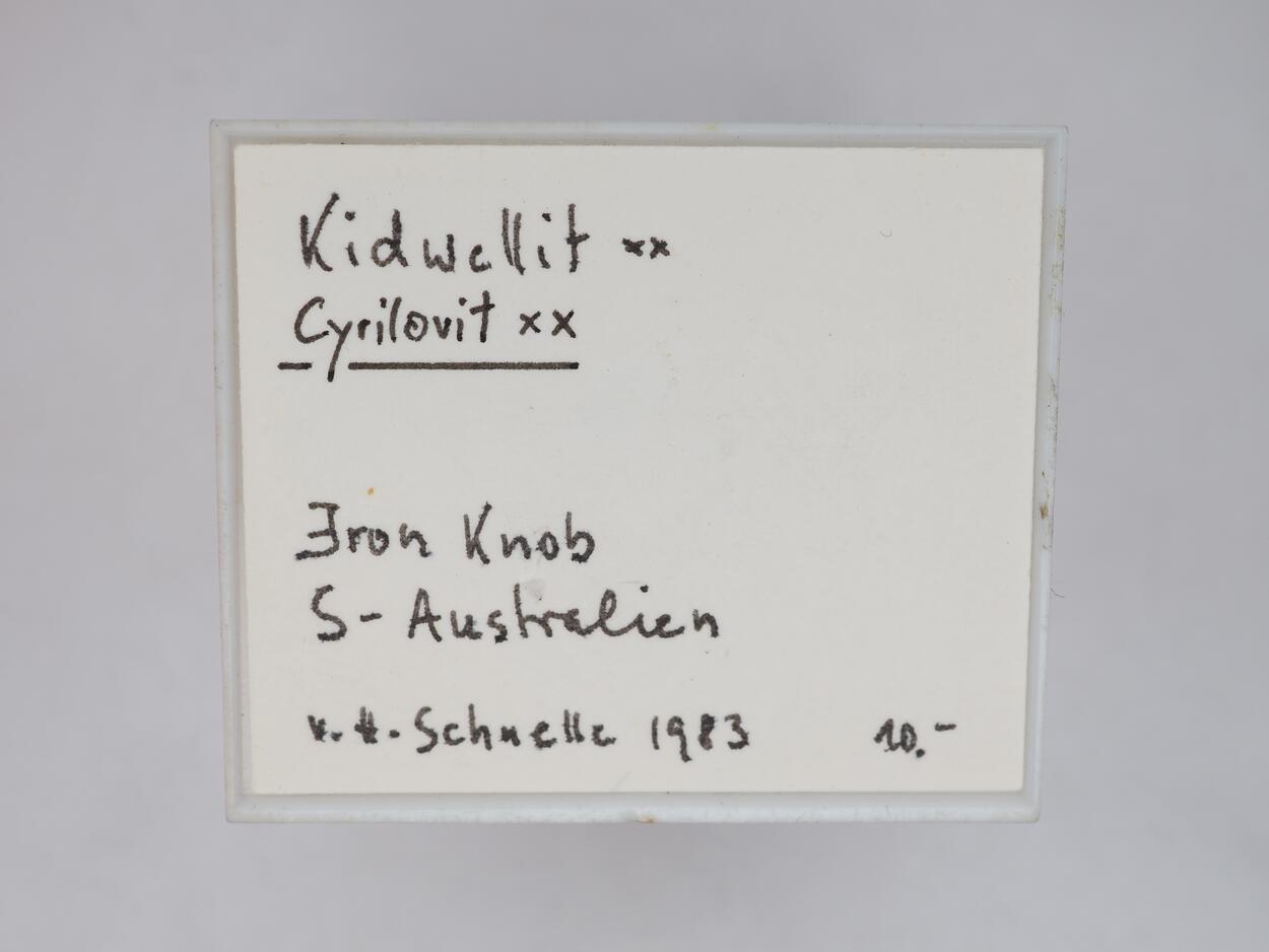 Cyrilovite & Kidwellite