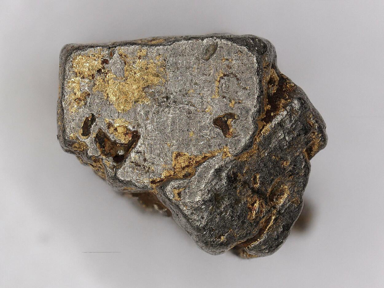 Isoferroplatinum & Gold