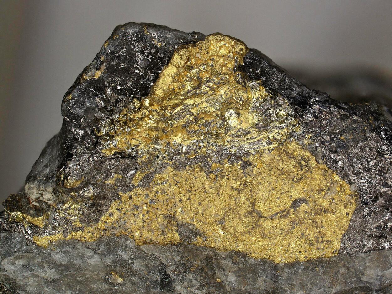 Native Gold & Coloradoite