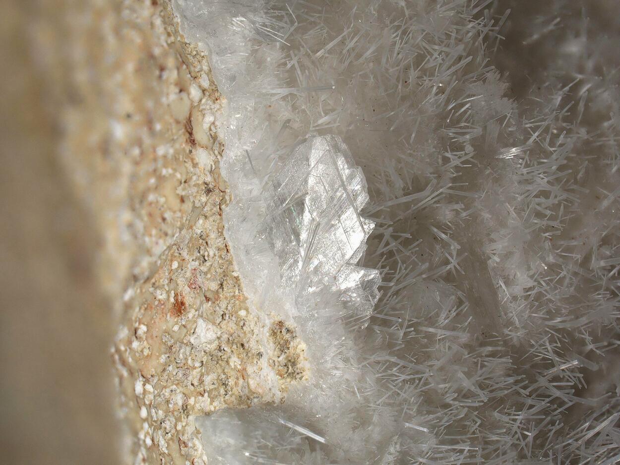 Afwillite With Ettringite & Hydrocalumite