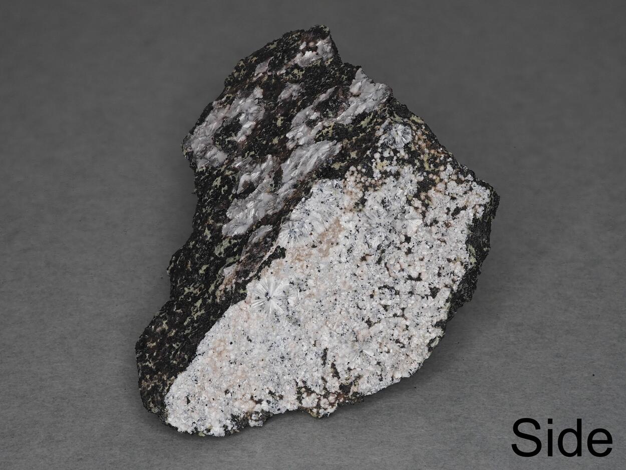 Hydromagnesite & Chromite