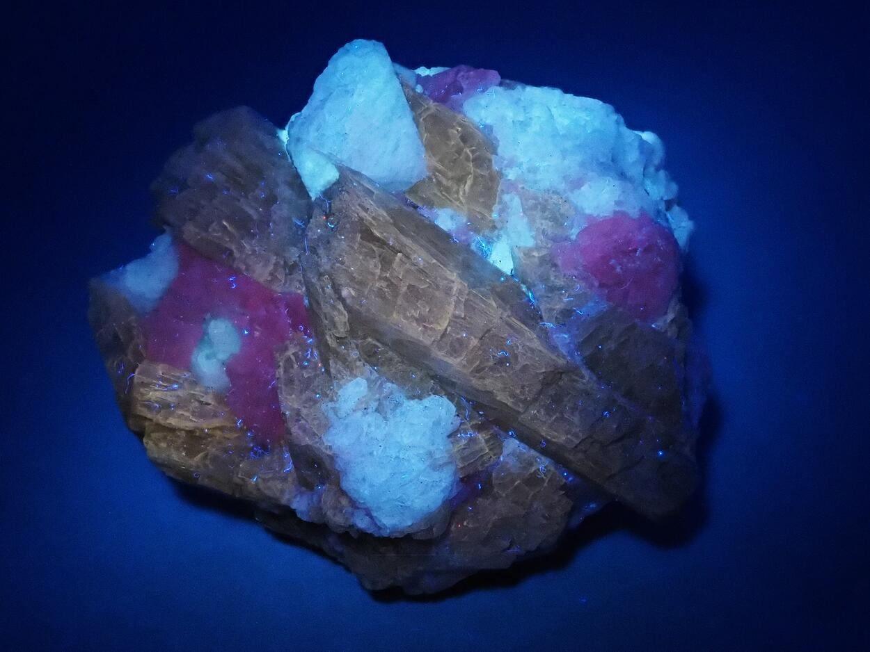 Richterite & Hackmanite