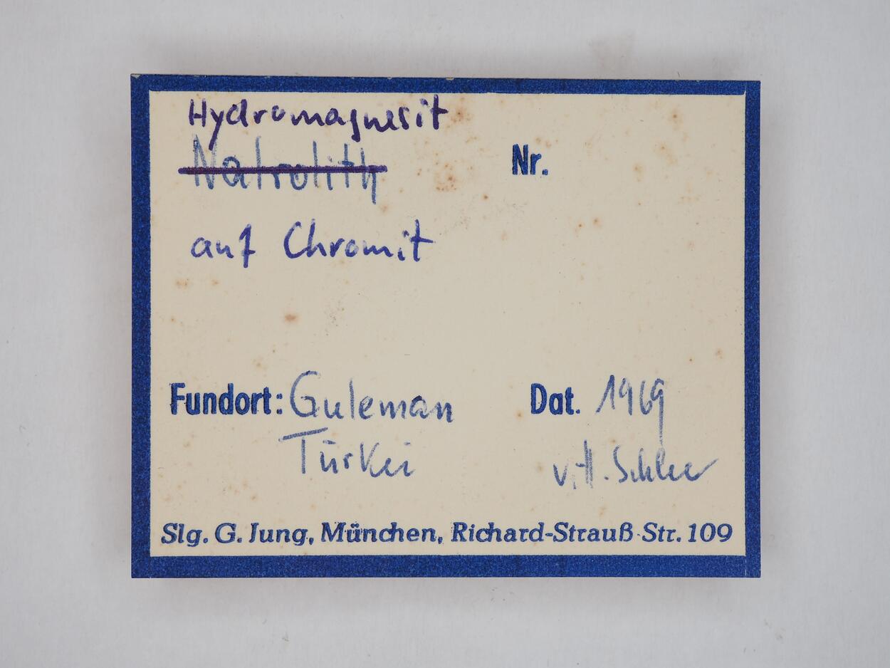 Hydromagnesite & Chromite