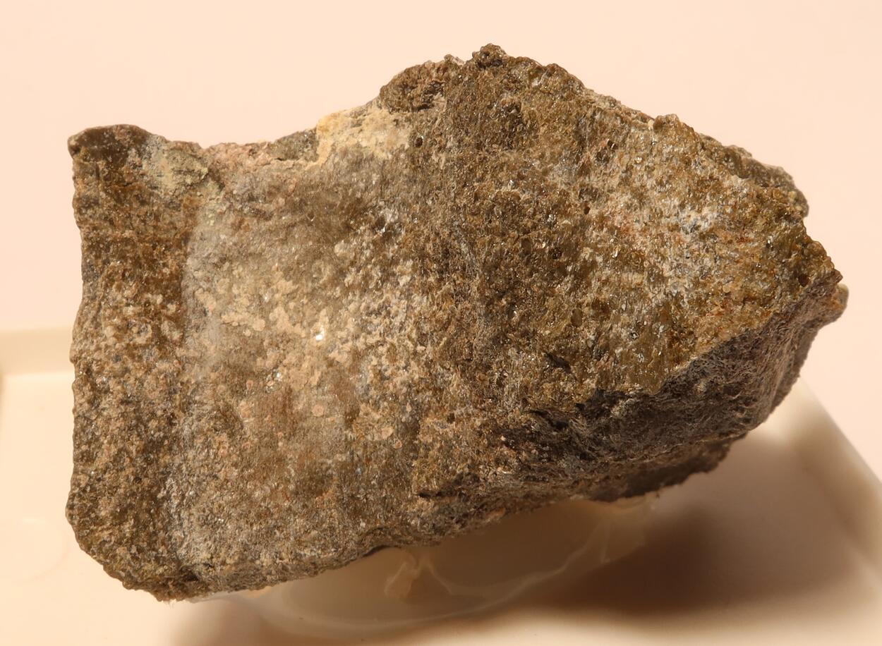Natrouranospinite