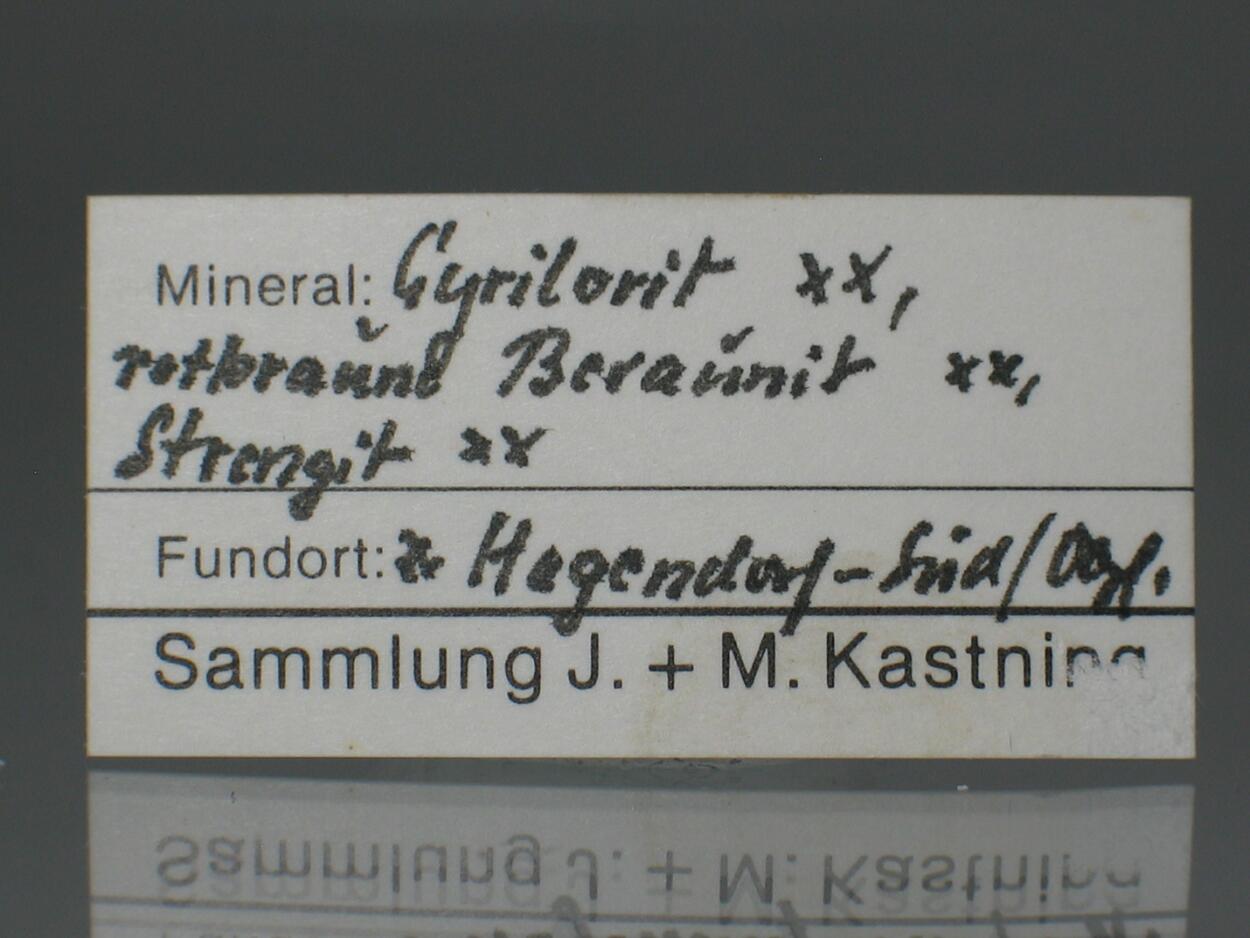 Cyrilovite & Beraunite & Strengite