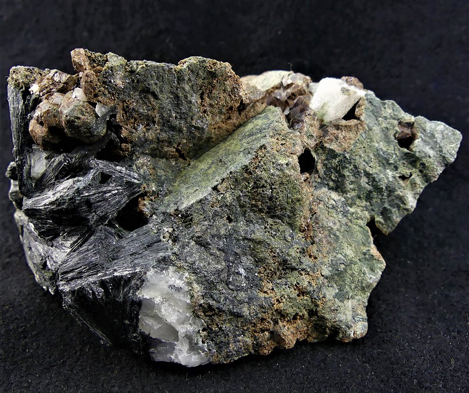 Andradite & Ferropargasite
