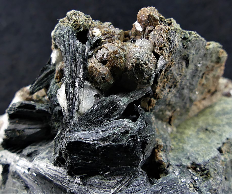 Andradite & Ferropargasite