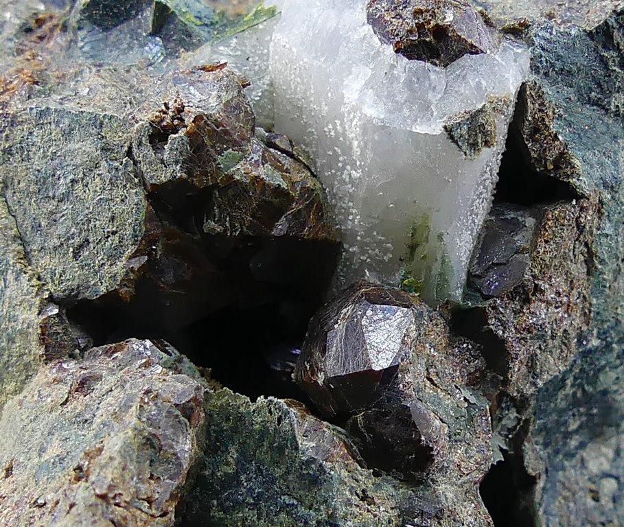 Andradite & Ferropargasite