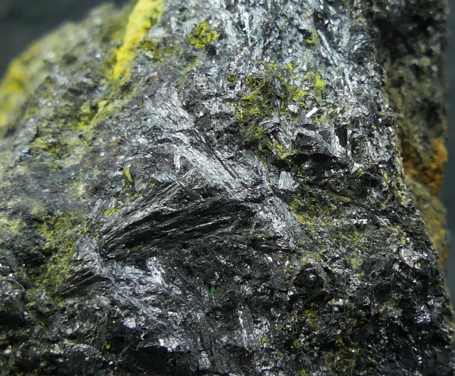 Oxyplumboroméite & Stibnite