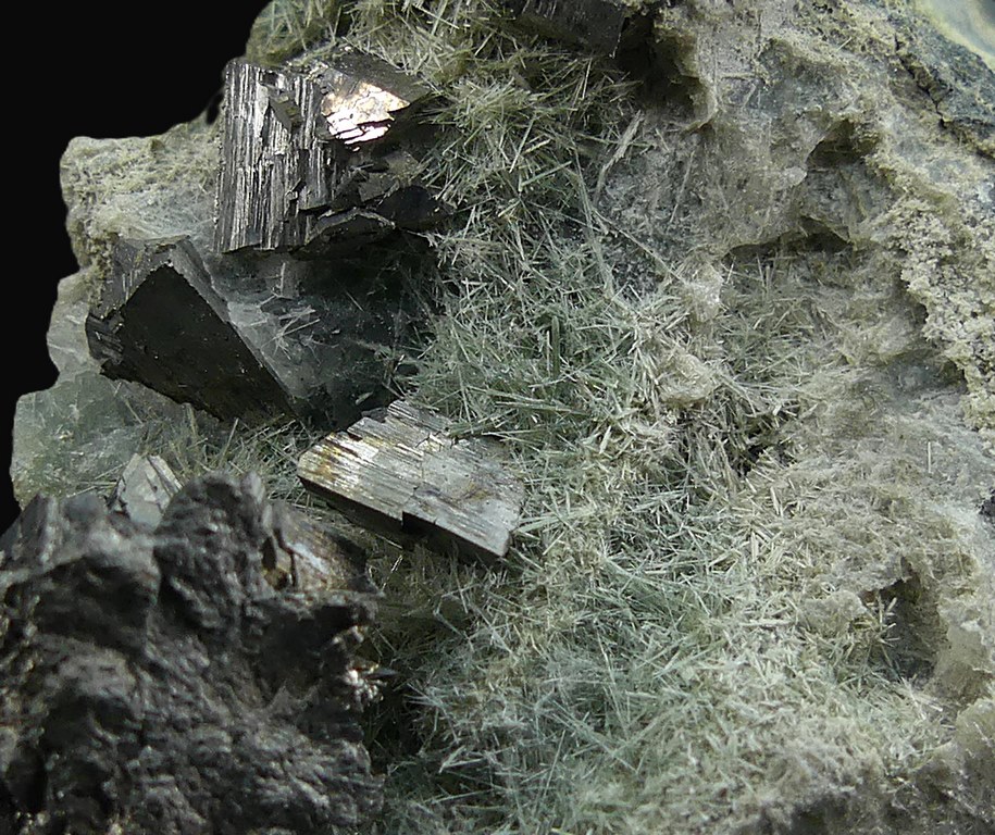 Arsenopyrite & Byssolite