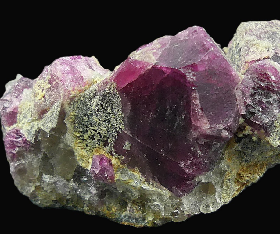 Liddicoatite