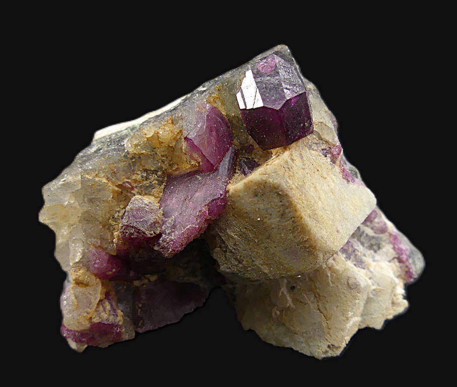 Liddicoatite