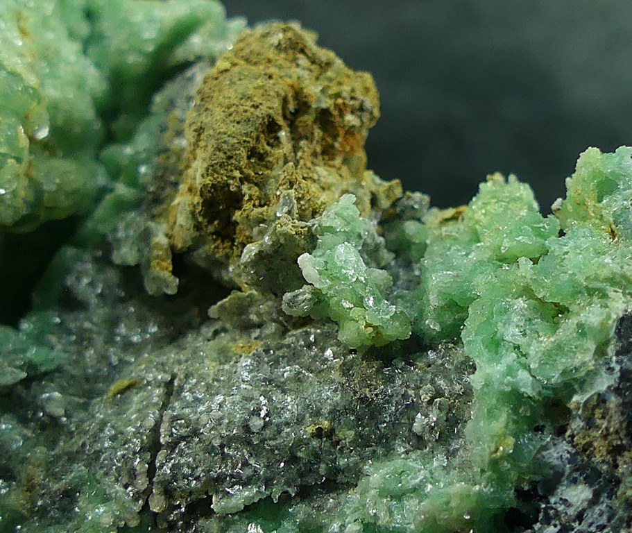 Montgomeryite & Huntite