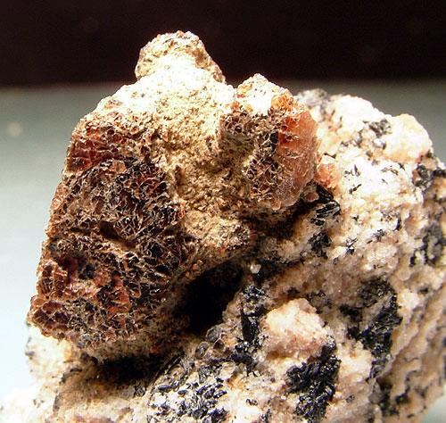 Genthelvite