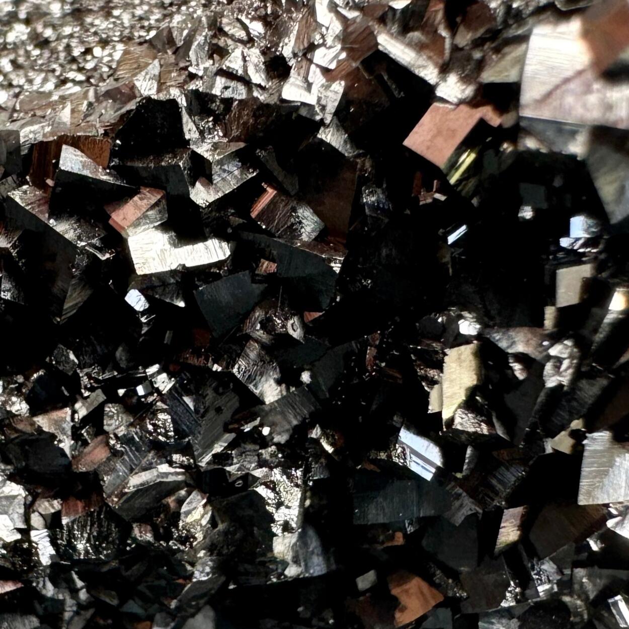 Bixbyite & Manganite