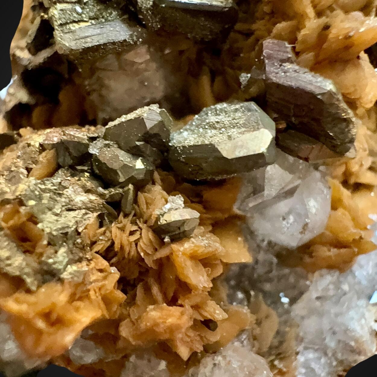 Tetrahedrite Chalcopyrite & Siderite On Quartz