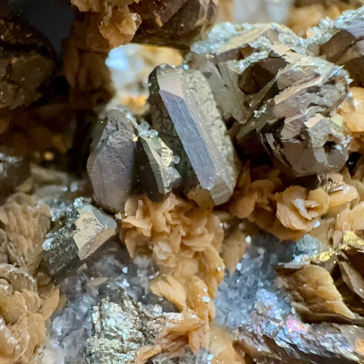 Tetrahedrite Chalcopyrite & Siderite On Quartz