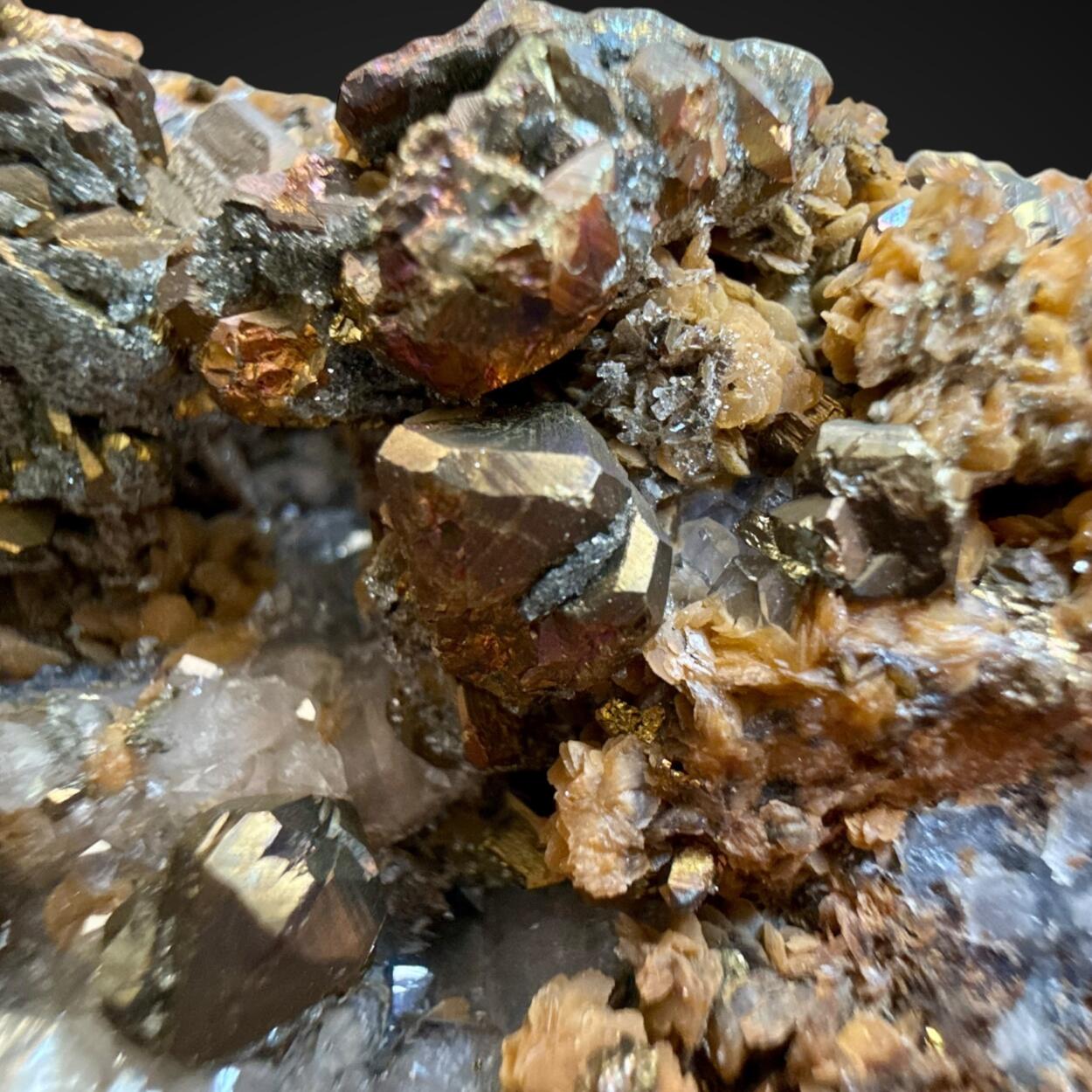 Tetrahedrite Chalcopyrite & Siderite On Quartz