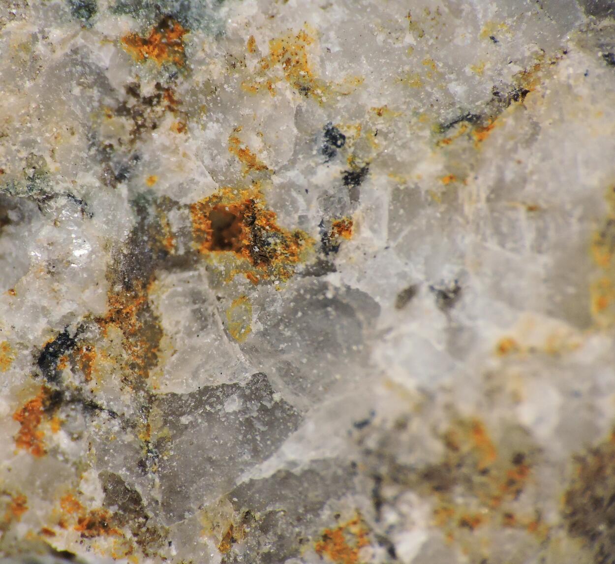 Thorite Var Thorogummite In Quartz