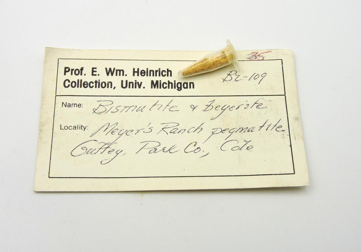 Bismutite With Beyerite