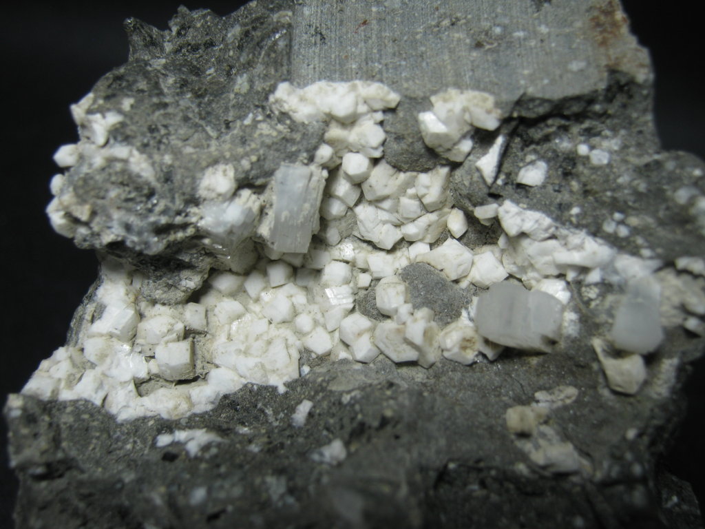 Thomsonite-Ca & Phillipsite