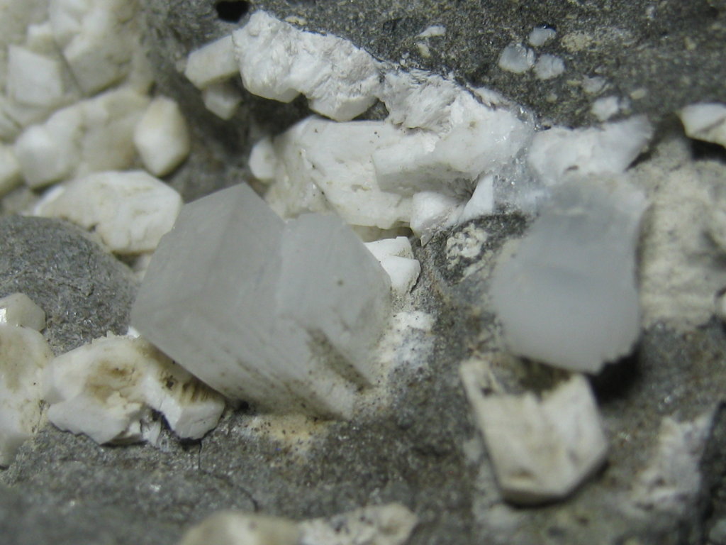 Thomsonite-Ca & Phillipsite