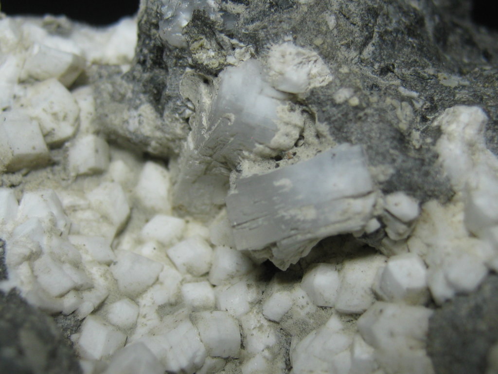 Thomsonite-Ca & Phillipsite